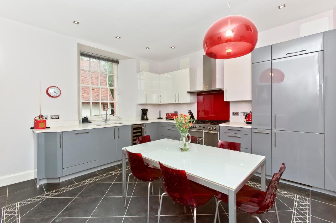Luxury 3-Bedroom Apartment With Stunning Views At Ramsay Garden Edinburgh Buitenkant foto