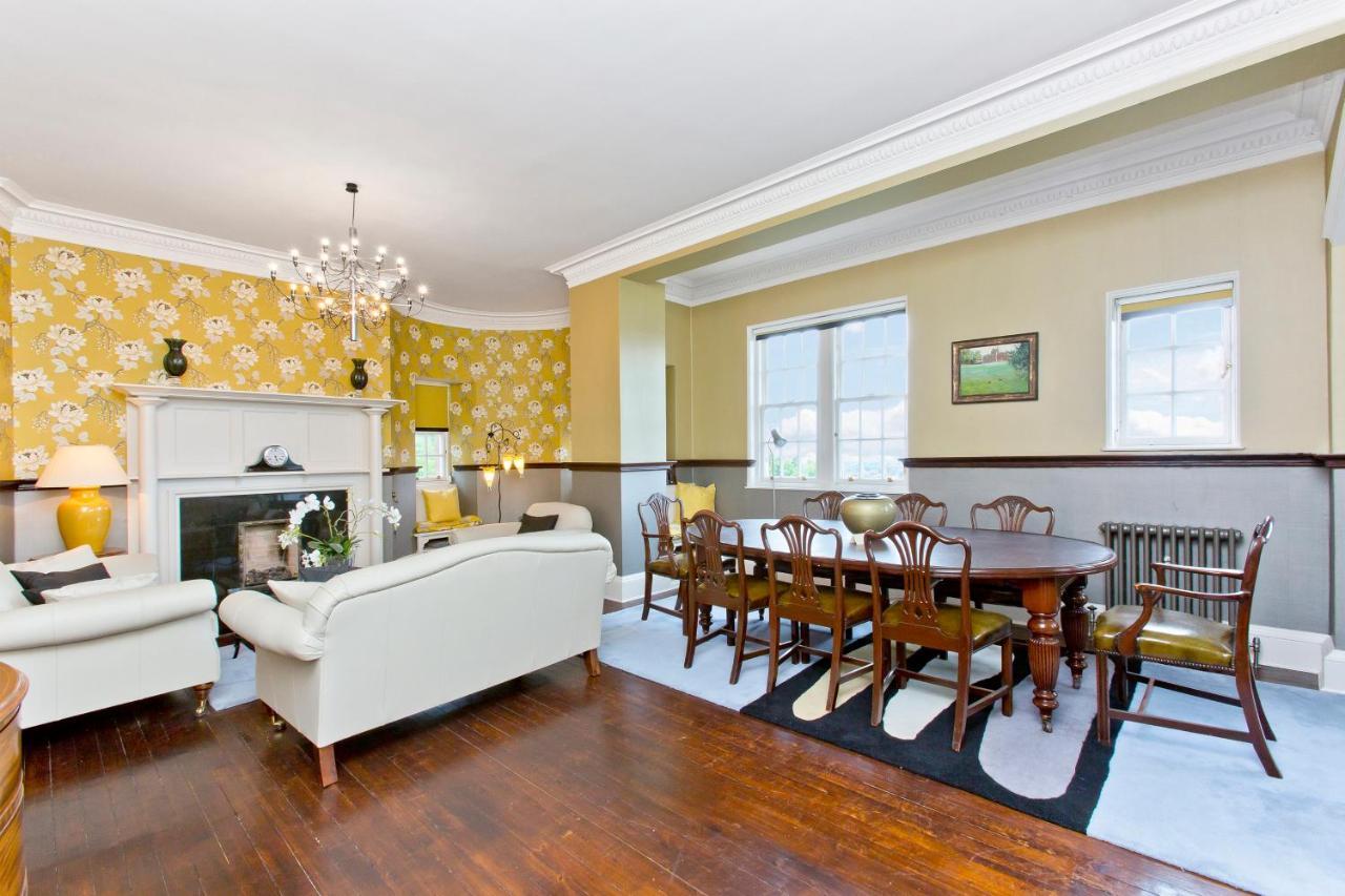 Luxury 3-Bedroom Apartment With Stunning Views At Ramsay Garden Edinburgh Buitenkant foto