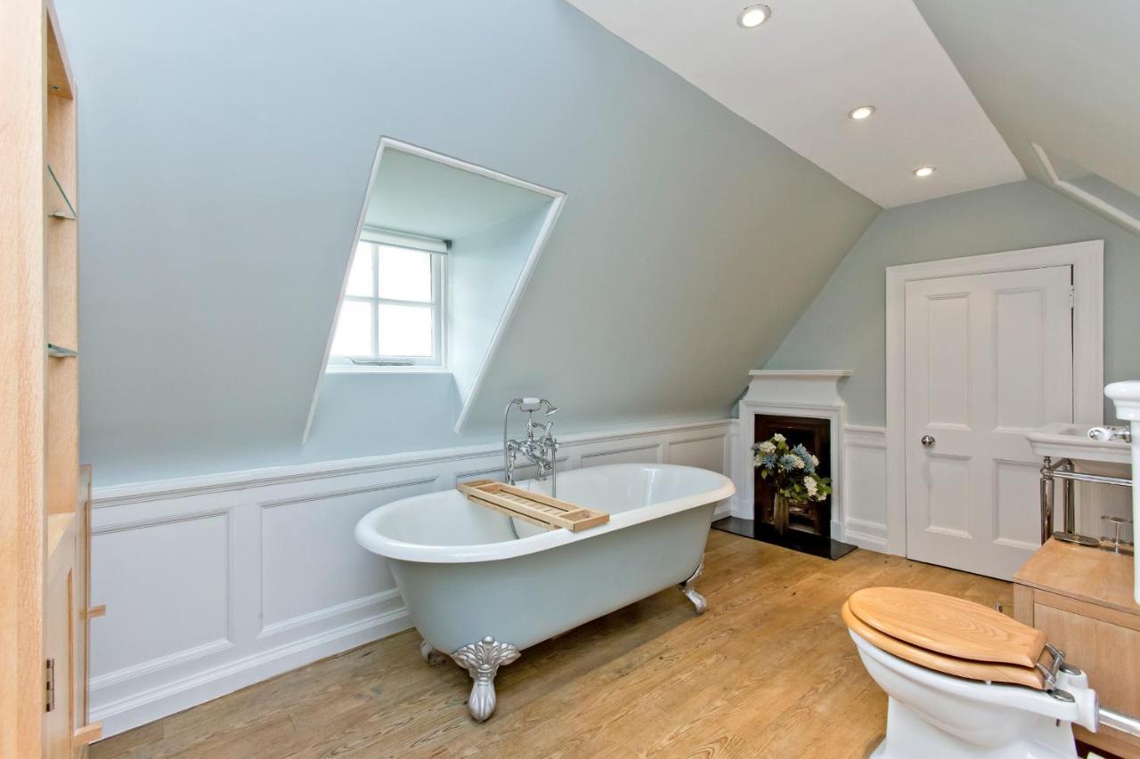 Luxury 3-Bedroom Apartment With Stunning Views At Ramsay Garden Edinburgh Buitenkant foto